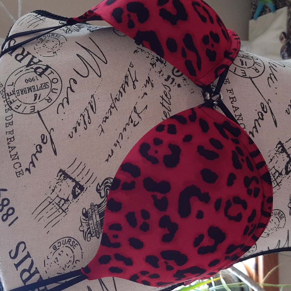 FREE pompom hat with purchase of La Senza padded red leopard print bra Size 34C